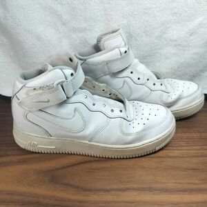 Nike White Sneakers Classic Low-Top Design